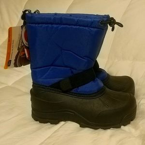 NWT Boys sz 3 snow boots